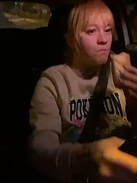 poussichienne online show from April 18, 2:47 am