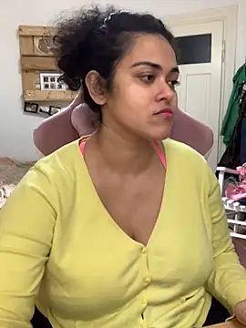 Curvydesifromgermany online show from November 4, 1:27 pm