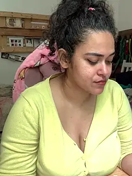 Curvydesifromgermany online show from June 3, 11:00 am