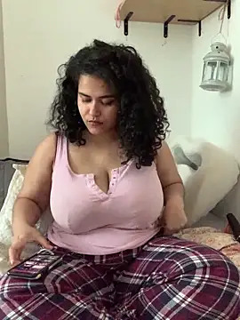 Curvydesifromgermany online show from June 8, 2:18 pm