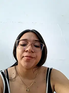 -VICKKY online show from April 20, 2:20 pm