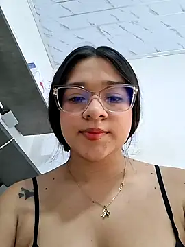 -VICKKY online show from April 7, 7:49 pm