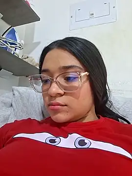 -VICKKY online show from April 15, 7:58 pm