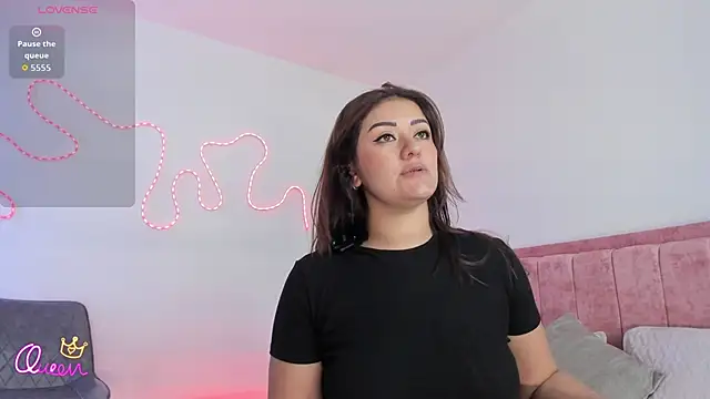 Sofiawilson  online show from April 23, 5:15 pm