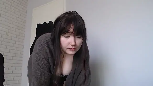 Lynylou online show from March 11, 3:14 pm