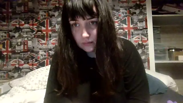 Lynylou online show from October 28, 4:57 pm