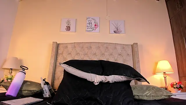 allisson m online show from April 25, 12:41 pm