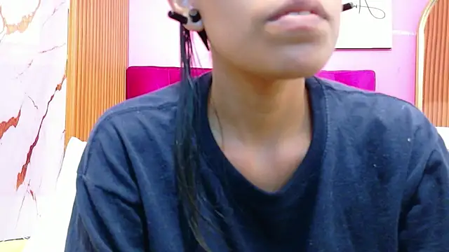 yourcuteneighbourr online show from July 10, 7:42 am