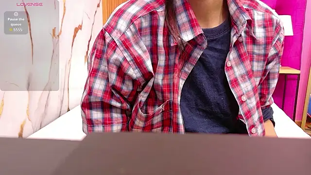 yourcuteneighbourr online show from June 24, 3:05 am