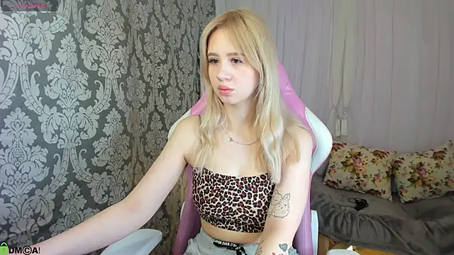 Valerie Woods online show from April 21, 1:09 am