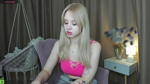 Valerie Woods online show from April 29, 2:37 am