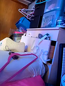 gurlnips online show from October 19, 7:38 pm