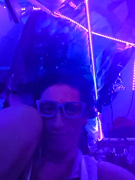 gurlnips online show from April 6, 1:45 pm