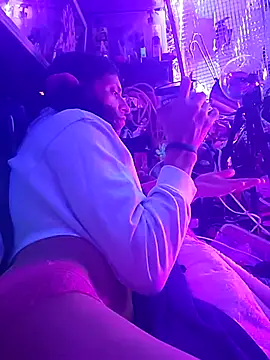 gurlnips online show from April 21, 4:19 am