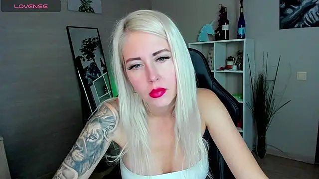 Snapshot of Mermaid_N chatting on October 15, 1:52 am Mermaid N online show from October 15, 1:52 am