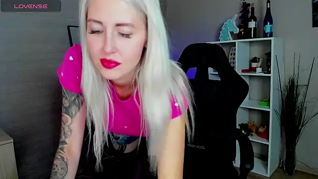 Snapshot of Mermaid_N chatting on October 8, 1:54 am Mermaid N online show from October 8, 1:54 am