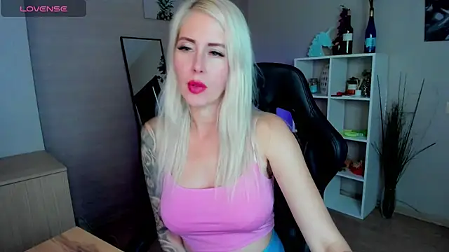 Snapshot of Mermaid_N chatting on October 17, 2:04 am Mermaid N online show from October 17, 2:04 am
