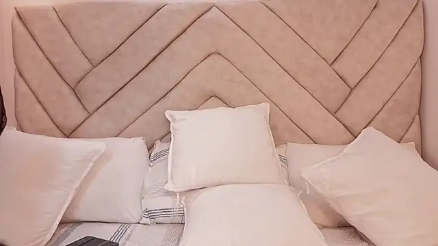 DarlinJones online show from April 14, 7:14 pm