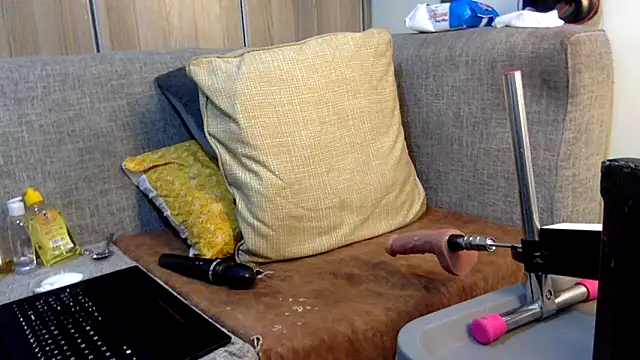 creamyjuices01 online show from June 12, 3:03 am