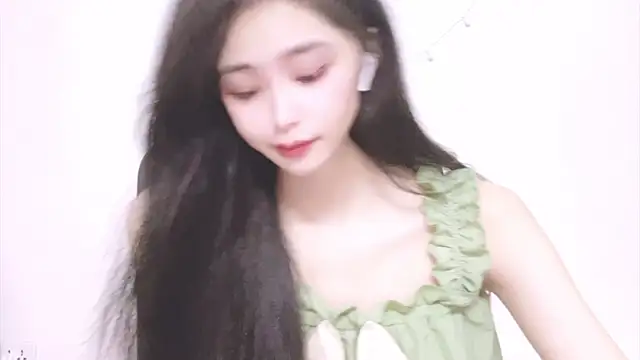 Snapshot of ---MIA--- chatting on September 23, 2:37 pm ---MIA--- online show from September 23, 2:37 pm