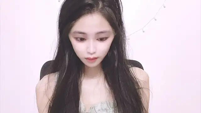 Snapshot of ---MIA--- chatting on September 29, 2:44 pm ---MIA--- online show from September 29, 2:44 pm