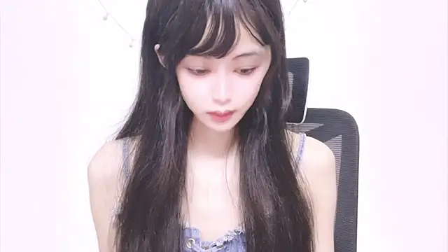 Snapshot of ---MIA--- chatting on September 21, 2:27 pm ---MIA--- online show from September 21, 2:27 pm