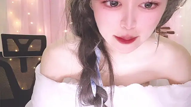 Snapshot of ---MIA--- chatting on October 17, 2:20 pm ---MIA--- online show from October 17, 2:20 pm
