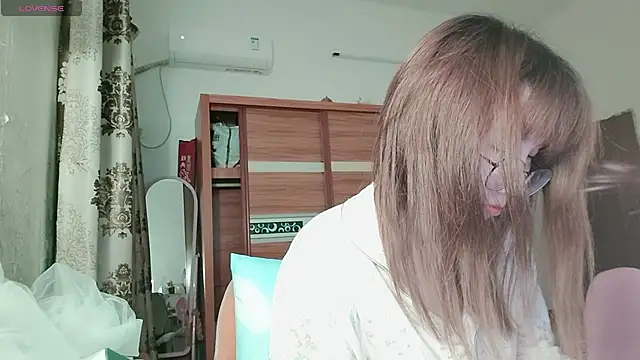 Lili 666 online show from April 24, 5:05 pm