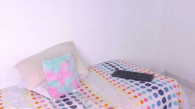 Chleo   online show from November 11, 1:19 pm