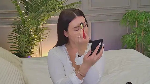 TrishaWinslet online show from January 13, 6:41 am