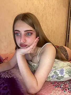 Snapshot of MollyDolle chatting on September 18, 9:24 pm MollyDolle online show from September 18, 9:24 pm