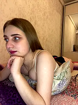 Snapshot of MollyDolle chatting on October 22, 5:40 pm MollyDolle online show from October 22, 5:40 pm