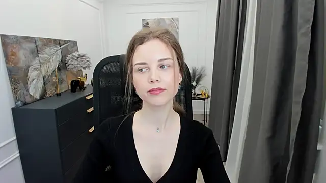 MileyWings online show from April 26, 11:41 am