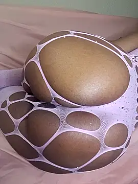 MILFCandy online show from November 5, 9:42 pm