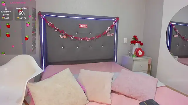 emma lye online show from April 25, 8:50 pm