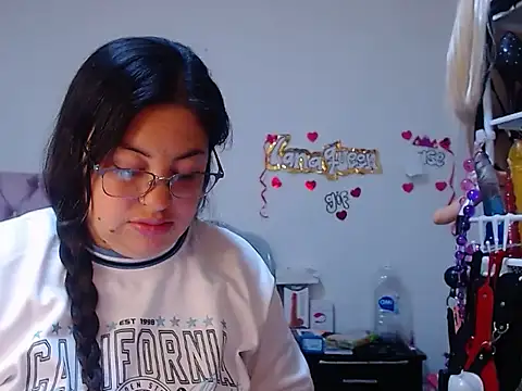 lanaqueen699 online show from April 14, 12:27 pm