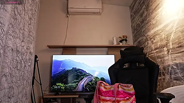 Melany Luv online show from April 24, 10:45 pm