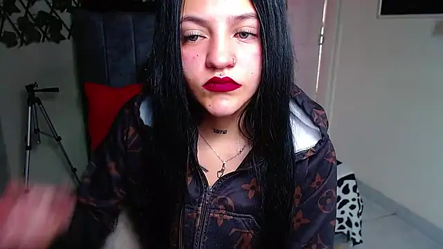 Violettasquirt online show from July 2, 5:30 pm
