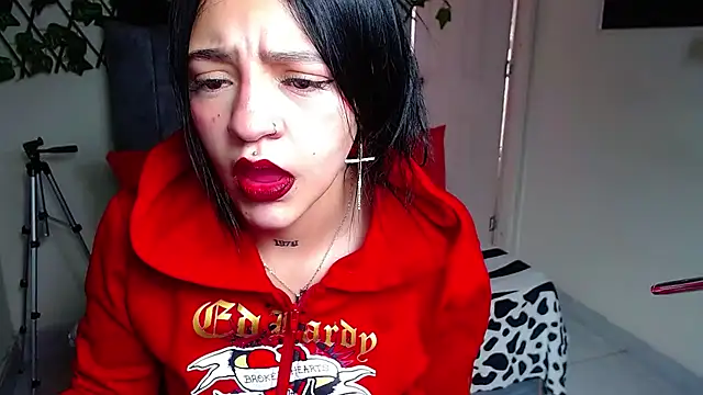 Violettasquirt online show from June 26, 2:07 pm