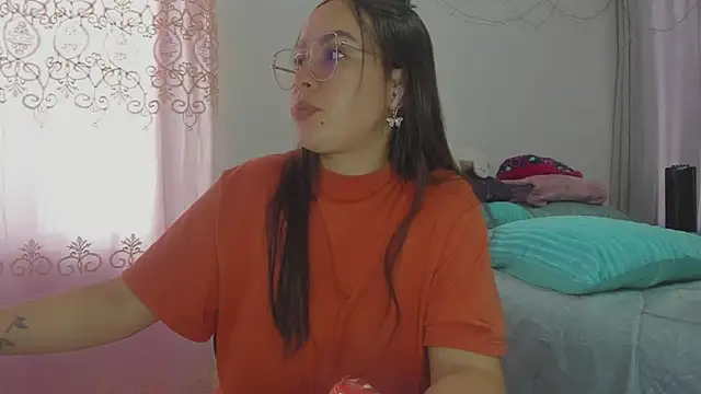 HARLEYNAPIER online show from April 22, 9:23 pm