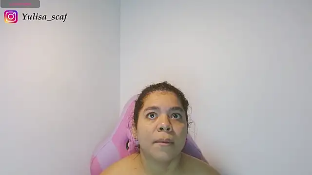 yulissa18 online show from April 28, 5:50 pm