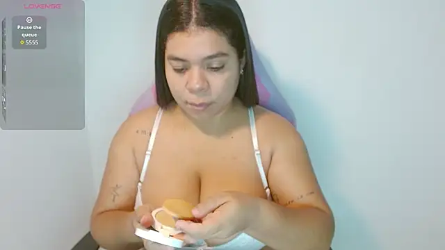 yulissa18 online show from April 11, 8:12 pm