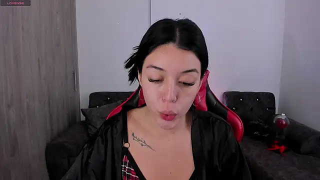 zoee jackson online show from April 28, 8:35 pm