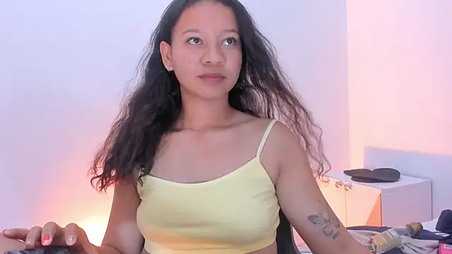 Snapshot of brithany_rousee chatting on September 24, 8:19 pm brithany rousee online show from September 24, 8:19 pm