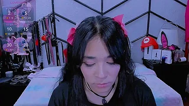 AlanaLuck online show from November 15, 8:10 pm