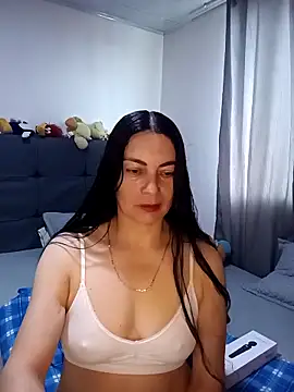 renata hot1 online show from April 27, 7:22 pm