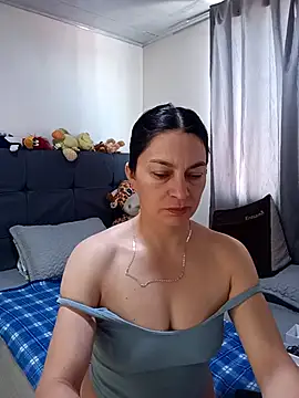 renata hot1 online show from April 30, 6:35 pm