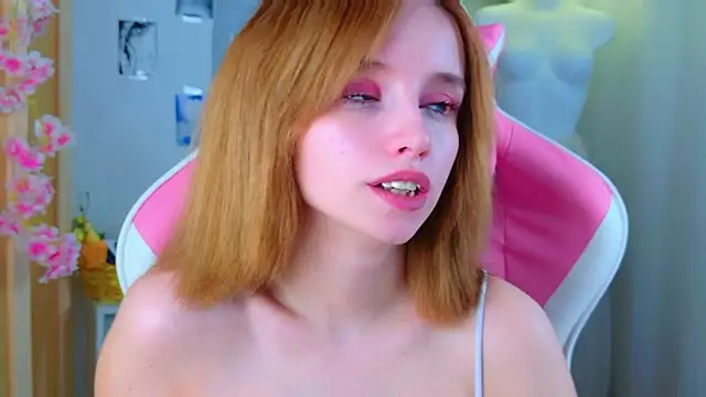 b4by LoL1 online show from April 29, 1:58 pm