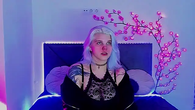 JoannLowe online show from April 14, 7:47 pm