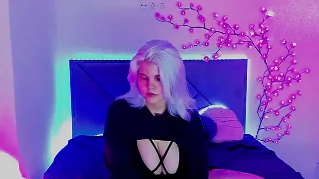 JoannLowe online show from June 9, 1:38 am